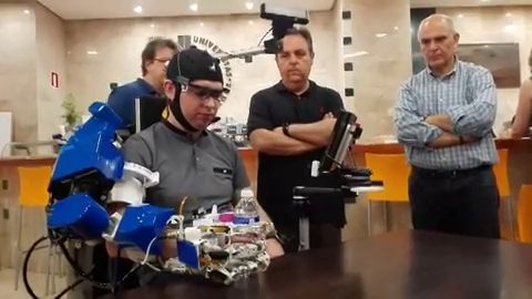 La UMH lidera una investigaci&oacute;n que desarrolla un dispositivo capaz de mover el brazo y los dedos en personas que no pueden hacerlo 