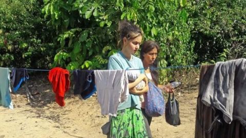 Patricia Aguilar sostiene en brazos a su hijo antes de ser localizada