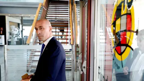Luis Rubiales, a su llegada a la reunión entre Barcelona y Sevilla Luis Rubiales, a su llegada a la reunión entre Barcelona y Sevilla