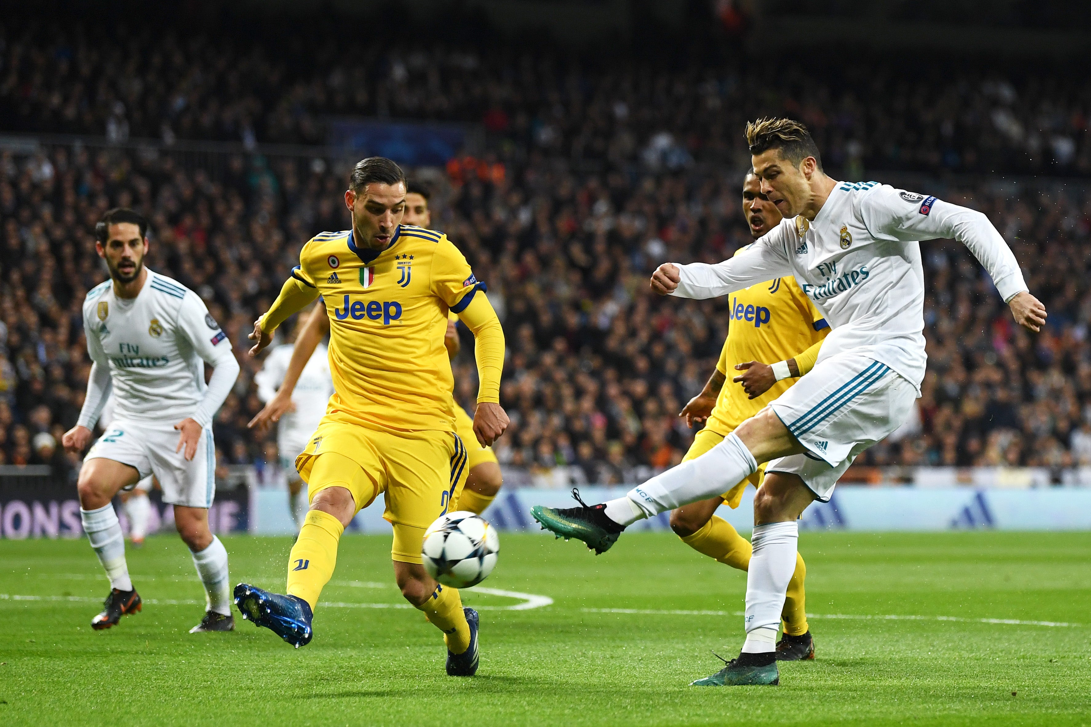 Moggi, exdirector general de la Juventus: "Cristiano ya ha firmado y ha pasado el reconocimiento médico" Moggi, exdirector general de la Juventus: "Cristiano ya ha firmado y ha pasado el reconocimiento médico"