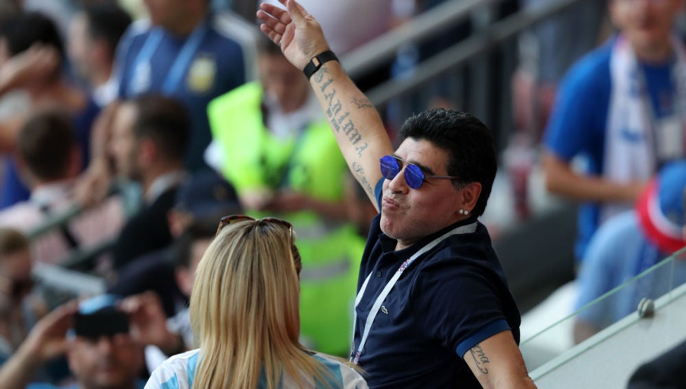 Maradona, durante el partido de Argentina contra Francia