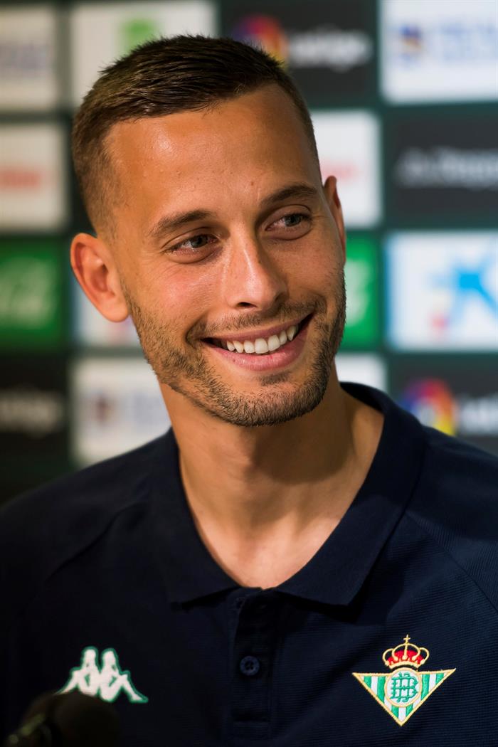 Sergio Canales: "Setién me llamó hace un tiempo y fue muy sencillo tomar la decisión" Sergio Canales: "Setién me llamó hace un tiempo y fue muy sencillo tomar la decisión"