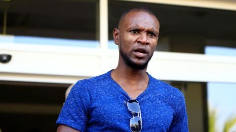 Abidal en el aeropuerto