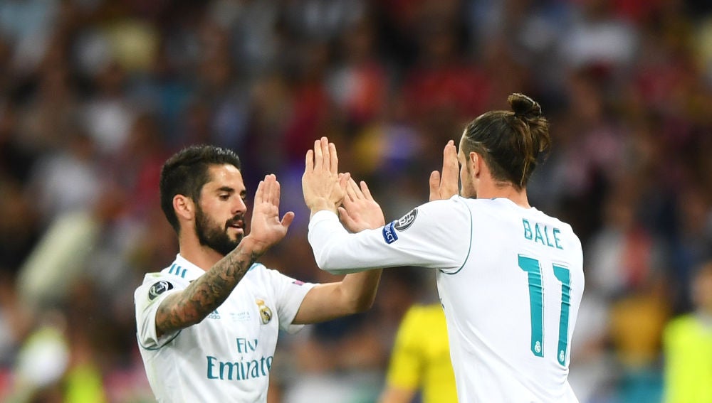 Isco se marcha del terreno de juego y entra Bale
