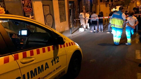 Miembros del Summa en lugar de los hechos donde han encontrado a una mujer ahorcada
