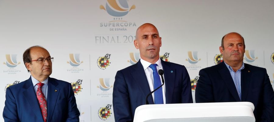 Pepe Castro, Luis Rubiales y Óscar Grau comparecen ante los medios Pepe Castro, Luis Rubiales y Óscar Grau comparecen ante los medios