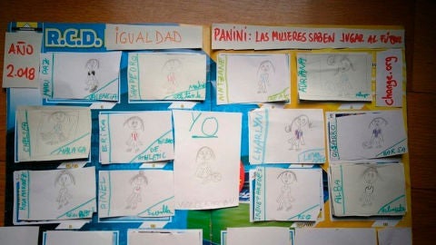 Cromos de una ni&ntilde;a de 5 a&ntilde;os