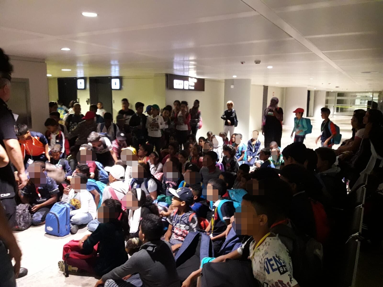 Más de una treintena de niños saharauis llegan a Elche y Santa Pola para estar con familias de acogida Más de una treintena de niños saharauis llegan a Elche y Santa Pola para estar con familias de acogida