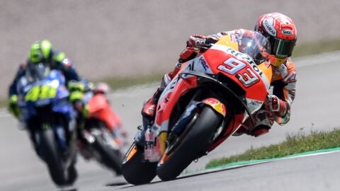 Marc M&aacute;rquez traza una curva con su Honda en Sachsenring