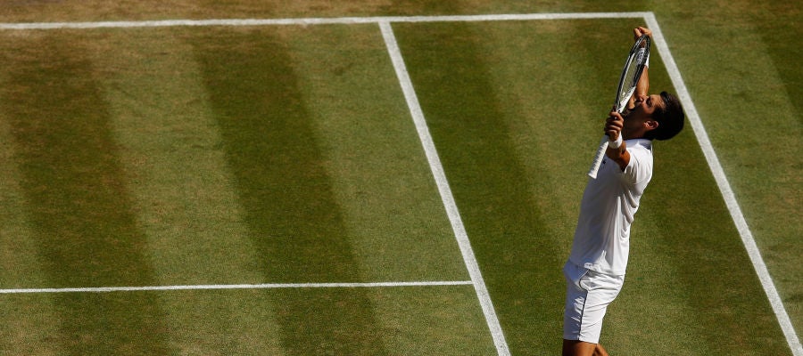 Novak Djokovic celebra su victoria en Wimbledon Novak Djokovic celebra su victoria en Wimbledon