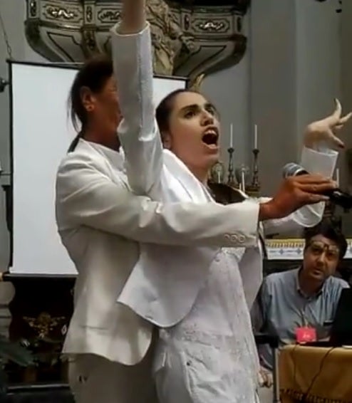 Alfina Fresta, la cantante de ópera italiana con parálisis cerebral cuya voz ya ha dado la vuelta al mundo Alfina Fresta, la cantante de ópera italiana con parálisis cerebral cuya voz ya ha dado la vuelta al mundo