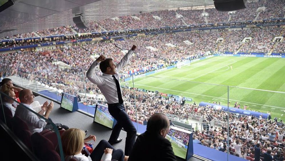 Macron se salta el protocolo para celebrar la victoria de Francia en la final del Mundial de Rusia 2018