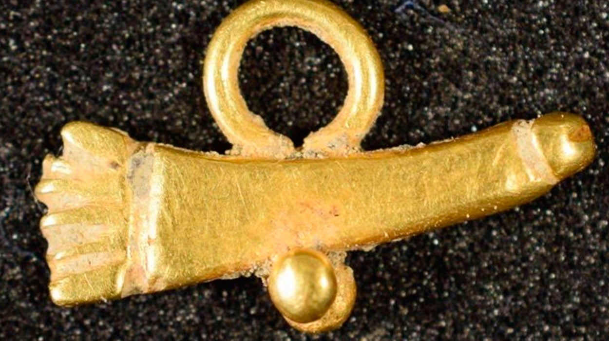 Hallado un amuleto fálico de oro en la excavación de Los Bañales, Zaragoza Hallado un amuleto fálico de oro en la excavación de Los Bañales, Zaragoza