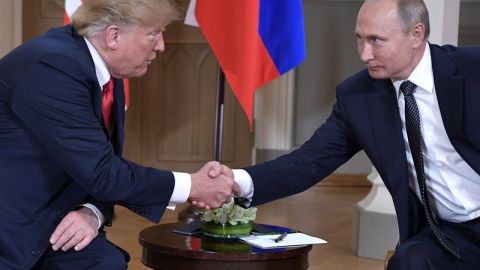 Los presidentes de EE.UU, Donald Trump y de Rusia, Vlad&iacute;mir Putin