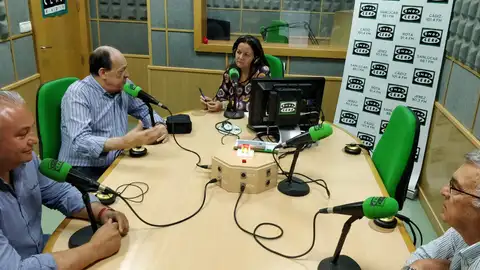 Tiempo de tertulia 16/7/2018 Hablamos de temas de actualidad con nuestros tertulianos. Hoy nos acompañan Juan Sales, Domingo Villero y Paco Moya. Modera Carmen Paúl.