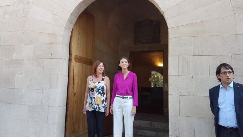 La presidenta del Govern Balear, Francina Armengol, y la ministra de Industria, Comercio y Turismo, Reyes Maroto. 