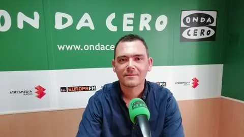 Victoriano Canales Cerdá, en el estadio de Onda Cero Elche. ASTRONOMÍA
