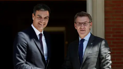Pedro Sánchez y Núñez Feijóo se reunén en el Palacio de la Moncloa Pedro Sánchez y Núñez Feijóo se reunén en el Palacio de la Moncloa