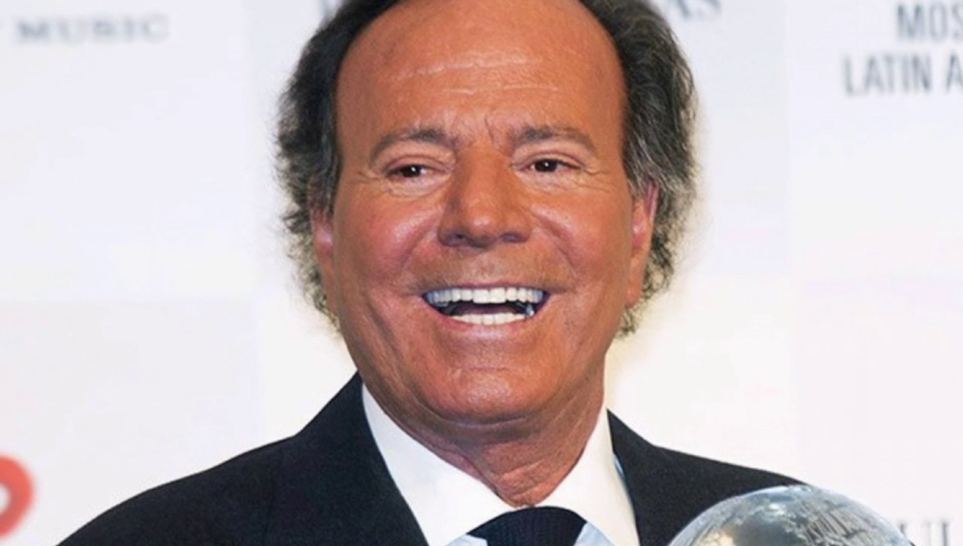 El juez rechaza comparar ADN de los hijos de Julio Iglesias con el del valenciano que reclama la paternidad del artista El juez rechaza comparar ADN de los hijos de Julio Iglesias con el del valenciano que reclama la paternidad del artista