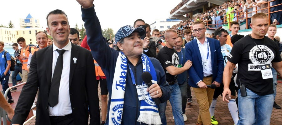 Maradona es recibido en Brest Maradona es recibido en Brest