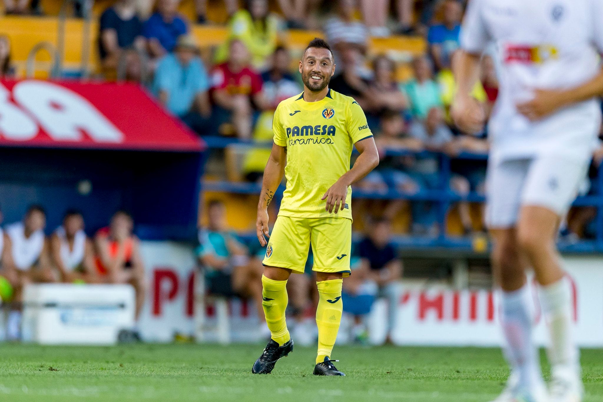 Santi Cazorla ficha por el Villarreal tras superar el periodo de prueba Santi Cazorla ficha por el Villarreal tras superar el periodo de prueba