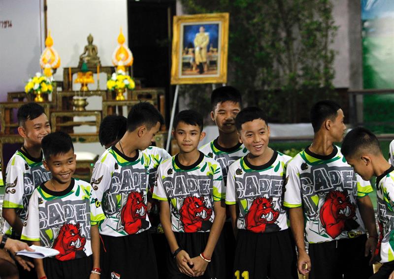 Tailandia impondrá penas de cárcel a los medios que intenten entrevistar a los niños rescatados en la cueva Tailandia impondrá penas de cárcel a los medios que intenten entrevistar a los niños rescatados en la cueva