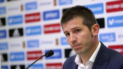 Albert Celades anuncia su despedida de la selecci&oacute;n