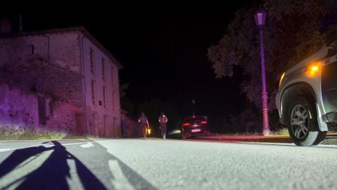 Inmediaciones de la casa de Turieno en la que un hombre se ha atrincherado