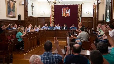 Votación en el pleno de la Diputación. Votación en el pleno de la Diputación.