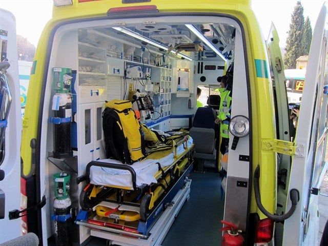Hospitalizado un trabajador tras precipitarse desde un poste de telefonía en Iznatoraf Hospitalizado un trabajador tras precipitarse desde un poste de telefonía en Iznatoraf