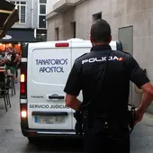 Miembro de la Policia Nacional en el lugar de los hechos Miembro de la Policia Nacional en el lugar de los hechos