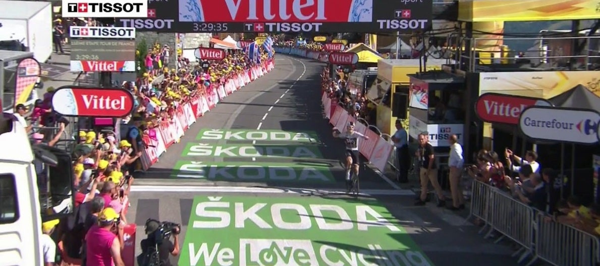 Geraint Thomas arrebata la victoria de etapa a Mikel Nieve a 200 metros de meta y se viste de amarillo Geraint Thomas arrebata la victoria de etapa a Mikel Nieve a 200 metros de meta y se viste de amarillo