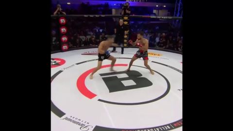 La brutal patada que acaba en un K.O. hist&oacute;rico: &iexcl;tumba a su rival en seis segundos!