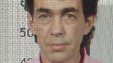 Fotograf&iacute;a del hombre al que busca la Guardia Civil tras atrincherarse en su vivienda