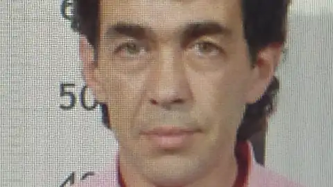 Hombre fugado en Turieno Fotografía del hombre al que busca la Guardia Civil tras atrincherarse en su vivienda