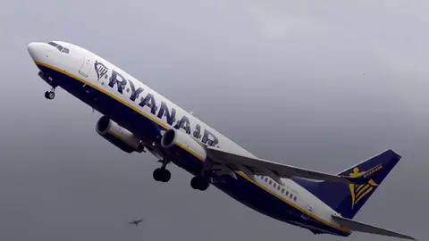 Ryanair cancela 200 vuelos al día en España por la huelga Ryanair cancela 200 vuelos al día en España por la huelga