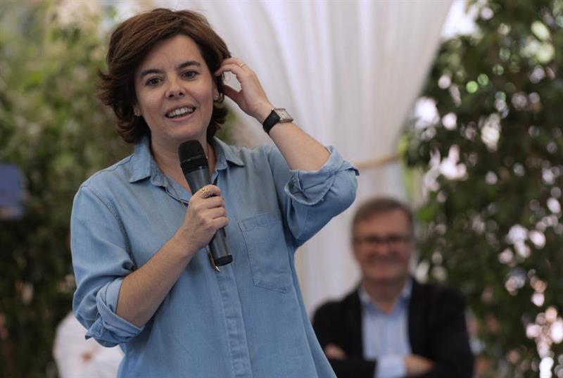 Sáenz de Santamaría: "Voy a insistir a Casado hasta el final, quiero que nos unamos" Sáenz de Santamaría: "Voy a insistir a Casado hasta el final, quiero que nos unamos"