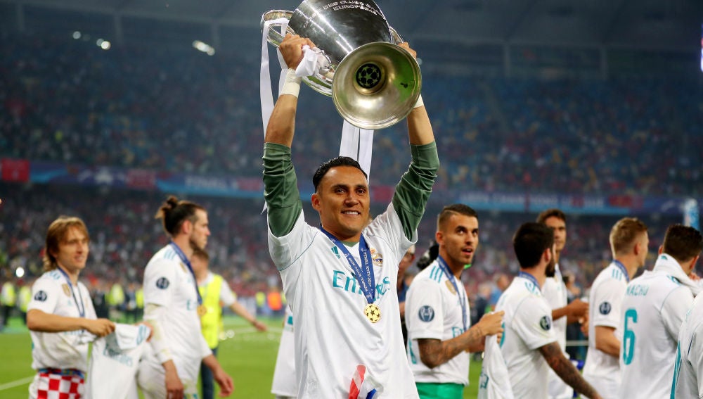 Keylor Navas celebra la consecución de la Decimotercera Champions del Real Madrid