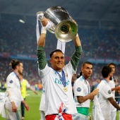Keylor Navas celebra la consecución de la Decimotercera Champions del Real Madrid