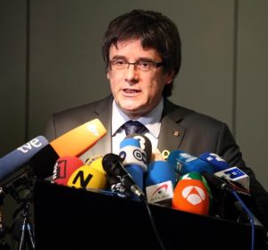 Carles Puigdemont en una rueda de prensa Carles Puigdemont en una rueda de prensa