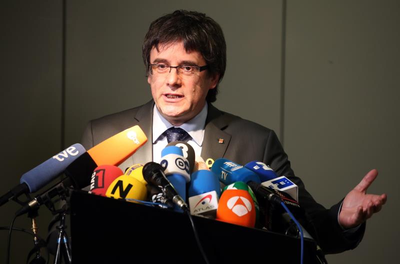 Puigdemont ve una "debilidad inmensa" en su causa judicial tras la retirada de la euroorden Puigdemont ve una "debilidad inmensa" en su causa judicial tras la retirada de la euroorden