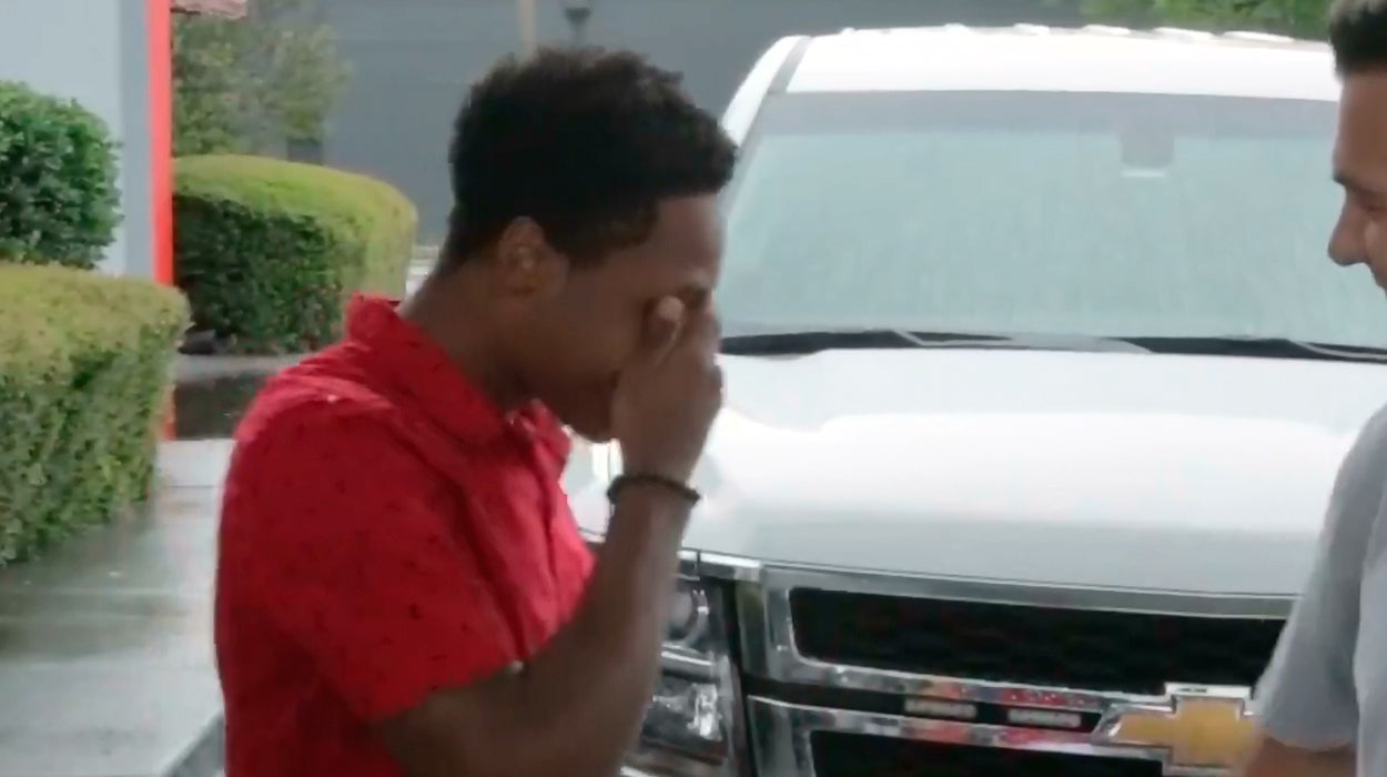 La conmovedora historia de Walter, un joven que caminó 32 kilómetros para no llegar tarde en su primer día de trabajo La conmovedora historia de Walter, un joven que caminó 32 kilómetros para no llegar tarde en su primer día de trabajo