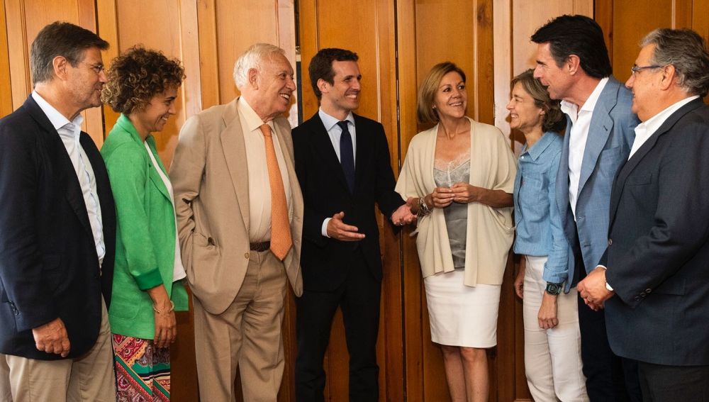 Los exministros de Rajoy con Casado