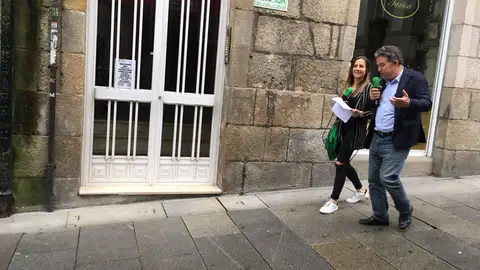 Susana Pedreira entrevista o alcalde de Pontevedra mentras pasean polas rúas da cidade O "Paseo" con Miguel Anxo Fernández Lores