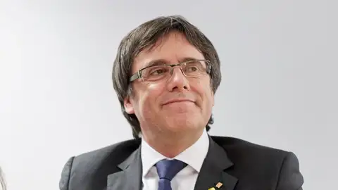 Antena 3 Noticias 1 (19-07-18) El Supremo rechaza que Alemania entregue a Puigdemont sólo por malversación Antena 3 Noticias 1 (19-07-18) El Supremo rechaza que Alemania entregue a Puigdemont sólo por malversación