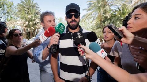 laSexta Noticias 14:00 (20-07-18) EXCLUSIVA | Defensa investiga si el guardia civil de 'La Manada' tuvo un m&oacute;vil mientras estaba en prisi&oacute;n provisional