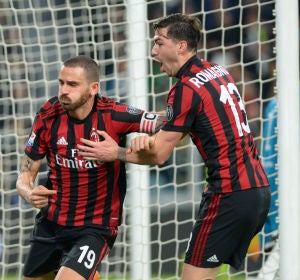 Bonucci celebra un gol con Romagnoli Bonucci celebra un gol con Romagnoli