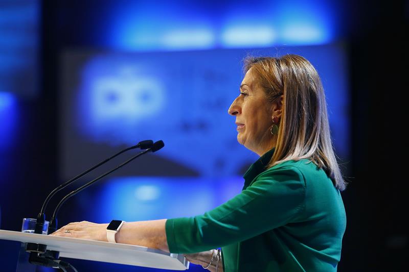 Pastor lleva al borde de las lágrimas a Rajoy al rendirle homenaje Pastor lleva al borde de las lágrimas a Rajoy al rendirle homenaje