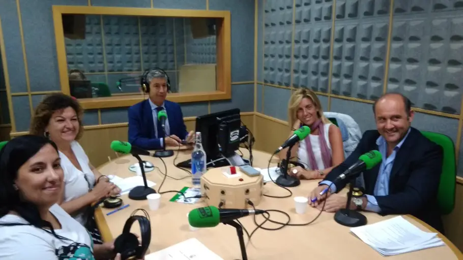 Tertulia política Cádiz 5/7/2018 En Cádiz en la Onda José Antonio Rivas modera una tertulia con representantes políticos del consistorio gaditano, compuesta por Juan José Ortiz (PP), Juan Manuel Pérez Dorao (Ciudadanos), Ana Fernández (Podemos), Eva Tubío (Ganar Cádiz) y María José Rodríguez (PSOE).