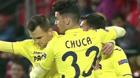 Chuca junto a jugadores del primer equipo, el pasado a&ntilde;o en su debut en Europa League